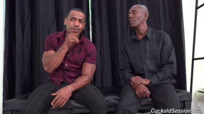 Deux bites noires pour humilier son mari