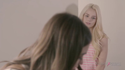 Elsa Jean et Riley Reid - superbe sexe lesbien