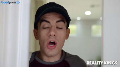 Nicolette fucks the Paperboy