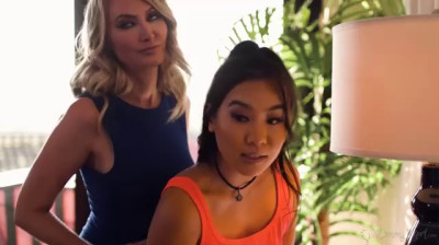 Girlfriend is shown lesbian sex