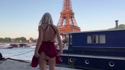 Eva Elfie chupa sorvete e uma rola grande