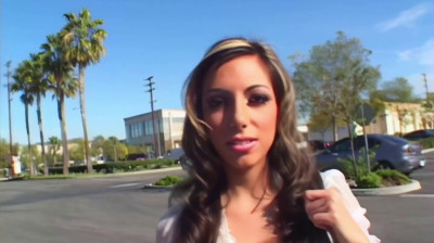 Lela Star se laisse convaincre