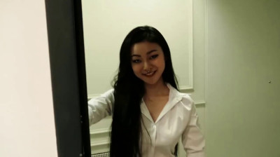 Japanese girl swallowing cock in the kitchen