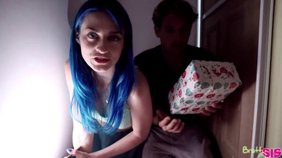 Bruder und Schwester genießen Weihnachten