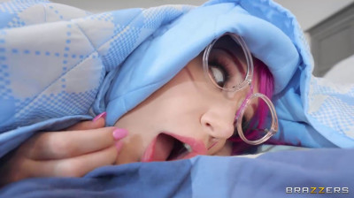 She Couldn't Stand It And Went To Feel Her Boyfriend's Father's Dick