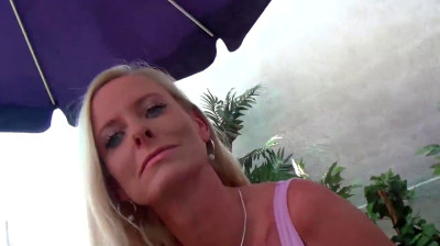Vollbusige deutsche MILF POV