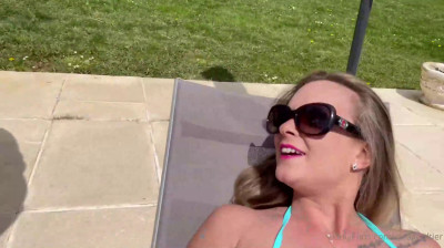 Clea Gaultier enjoys two cocks in the swimming pool