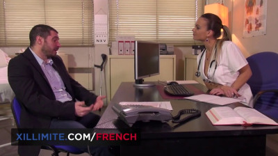 Docteure Tiffany Leiddi réconforte le patient