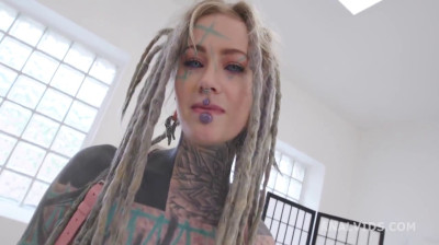 Super tattooed woman doing anal acrobatics