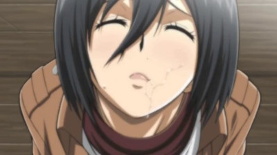 Mikasa Ackerman leegt de ballen van Eren Yeager