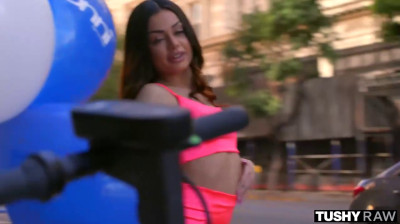 Sexy italian girl gets fucked anally