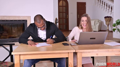 Cuarteto interracial en la oficina