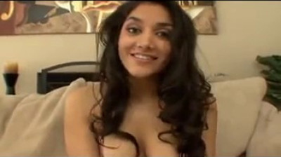 Monstruosa polla negra para la bella Leah