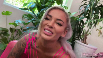 Her ass is the main star and she knows it