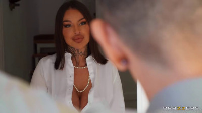 Big lips, big tits and big ass