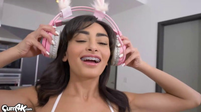 Vanessa is a gamer girl who loves creampies