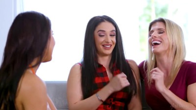 Hija de la vecina follando con mamá y su hijastra