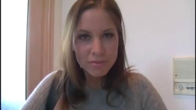 Jovencita adorable tetona follada analmente por un enorme pollón