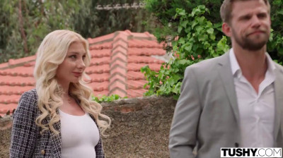 A joven rubia le rompen el culo por primera vez