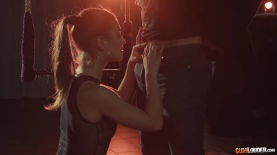 Julia Roca y Nacho Vidal follando duro entre telas