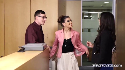 Locura sexual a la española en la oficina