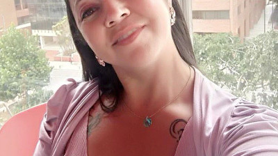 July Diaz #puta de engativa cabalgando sobre Juan en la cama de mis papás