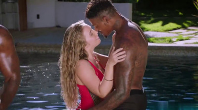 Lena Paul protagonista di una gangbang hard