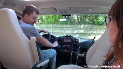 Amateur holandesa recibe leche en la cara