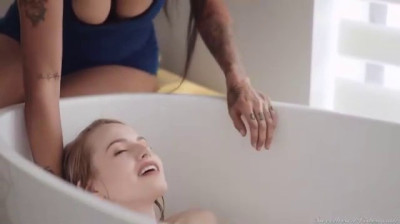 Lesbian sex in the bathtub