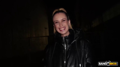 Fucking a new LaPiedra girl on the street