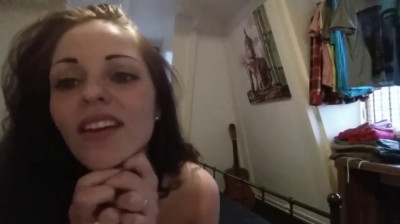 Jovencita holandesa masturbándose en su habitación