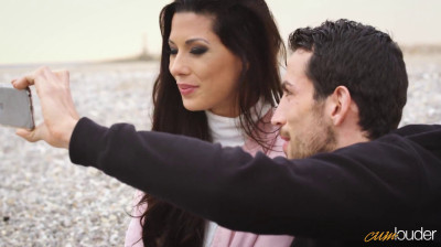 Pareja hace una porno para sacar pasta