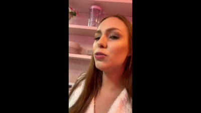 Trio amador lésbico com amigas e seus brinquedinhos
